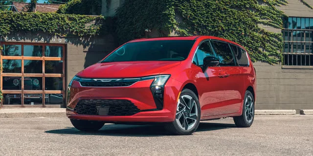 Обновленный Chrysler Pacifica 2027 года: косметические изменения и традиционные достоинства