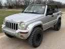 Следуйте за жизнью и счастьем с этим Jeep Liberty с обрезанной крышей за деньги на битый автомобиль