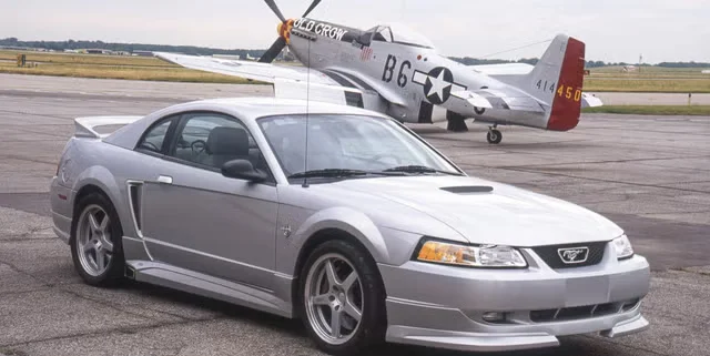 Сравнение Roush Mustang и истребителя P-51 Mustang
