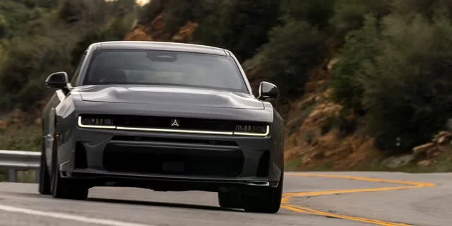 Dodge готовит мощный ICE Charger на следующем месяце, но это не Hemi и не Hellcat