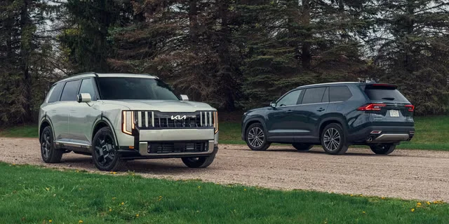 2027 Kia Telluride против 2026 Toyota Grand Highlander: Битва двух гибридных внедорожников с тремя рядами сидений
