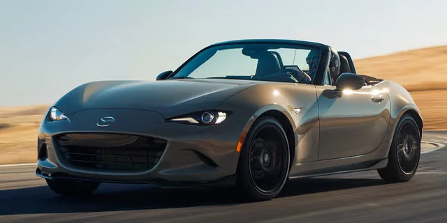 Будущее Mazda MX-5: Электрификация на горизонте