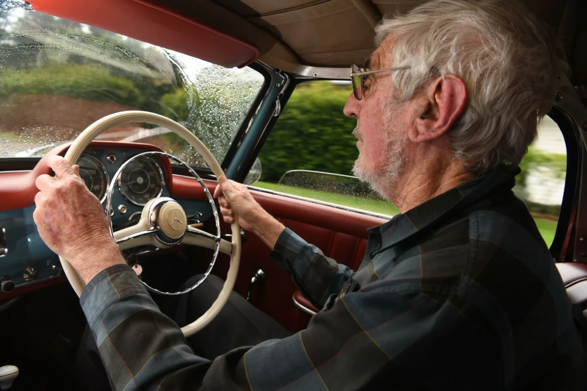66 лет за рулем: Дэвид Миллер и его Mercedes 190 SL