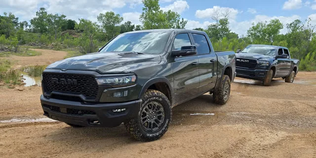 Ram отказывается от гибридной системы V-8 и технологии старт-стоп в большинстве моделей 2027 года
