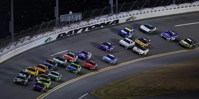 На NASCAR в Дейтоне будут гоняться автомобили с меньшей мощностью, чем у Ford Mustang GT