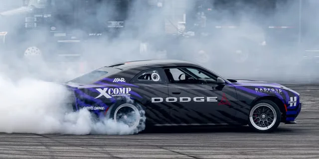Специальные дрифтовые Dodge Charger с мощностью 750 л.с. и механической трансмиссией