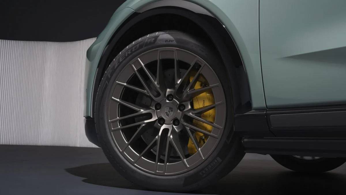 Porsche Cayenne Electric Turbo: специальные шины от Pirelli для мощного электросуба