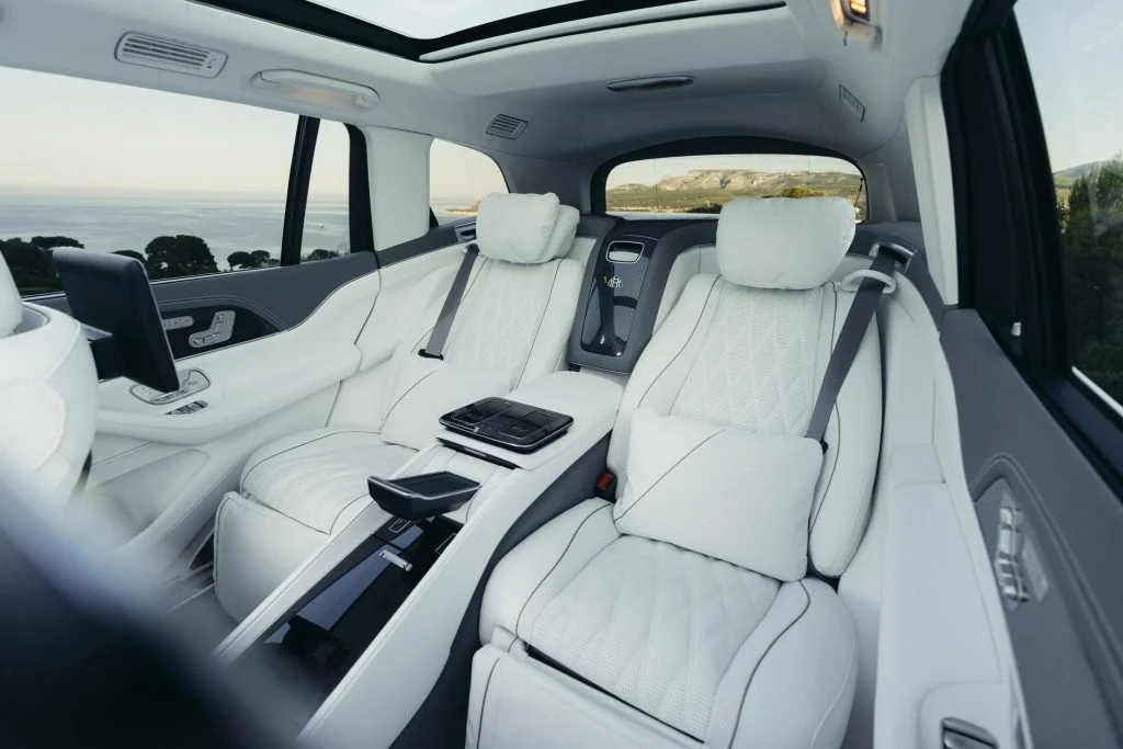Mercedes-Maybach GLS 2026: Обновление дизайна, мощный V8 и новые технологии