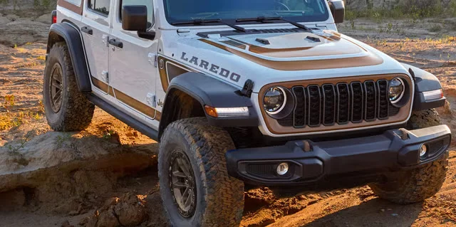 Jeep Wrangler Laredo возвращается в 2027 году с бронзовыми дисками и коричневой кожей