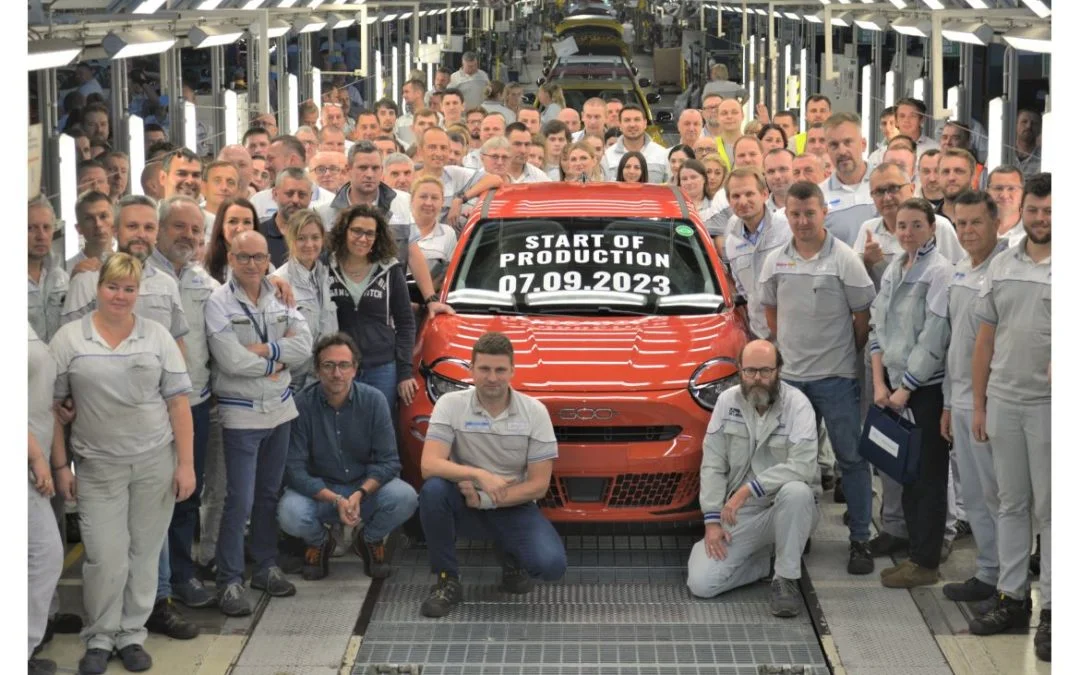 Иконный дизайн и электрический привод: новый Fiat 600e