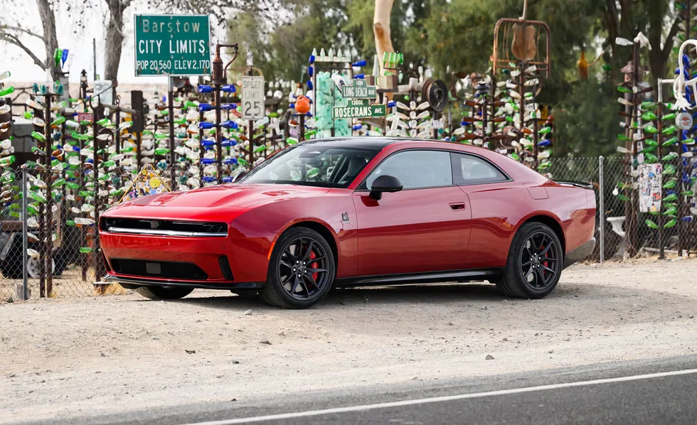 Dodge выводит на рынок Европы модели Charger Sixpack и Charger Daytona