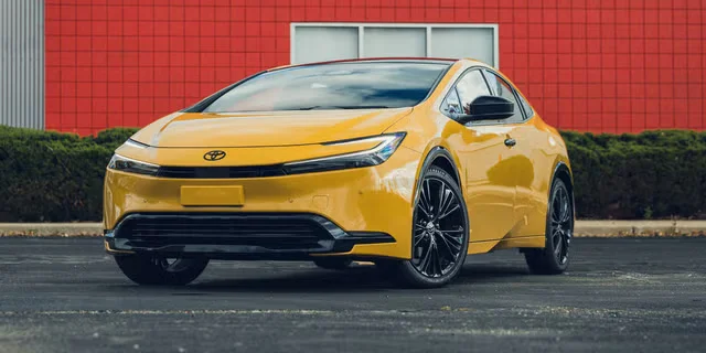 2027 Toyota Prius PHEV: Новый взгляд на гибридные технологии
