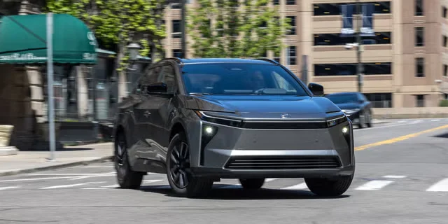 Тест: 2026 Toyota bZ быстрее, приятнее внутри и лучше в электромобильных аспектах