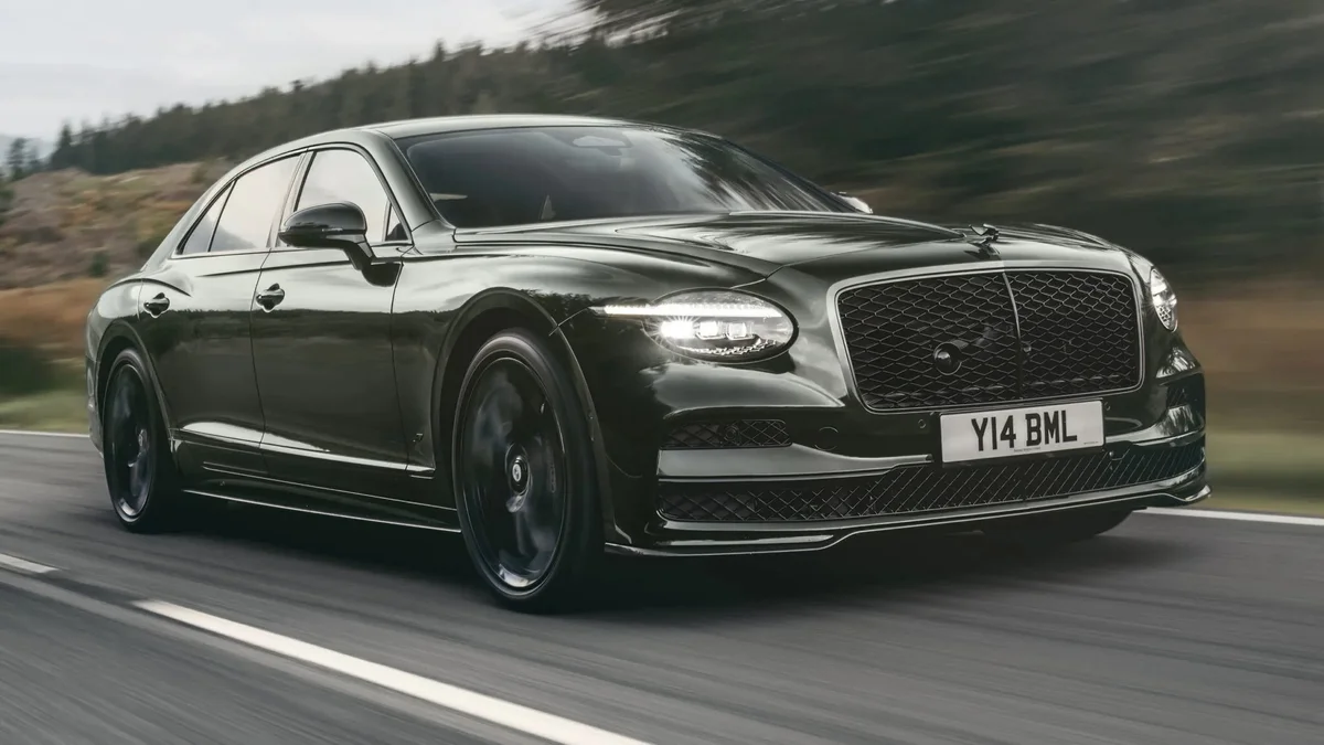 Bentley обновила Flying Spur и отказалась от дизайна, которого держалась с 1962 года
