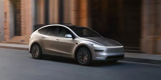 Удлинённый Tesla Model Y, по сообщениям, появится в Америке, чтобы заполнить пробел, оставленный Model X